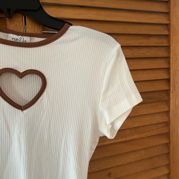 Rue 21 Brown and White Heart Ribbed Tee Sz Small - Picture 3 of 6